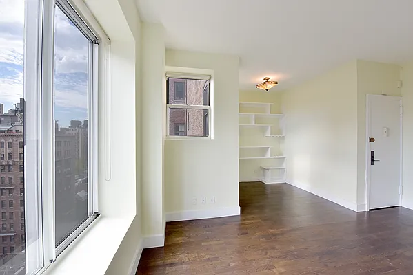 Sold by Prime Manhattan | media 9