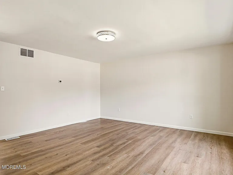 812 Oak St — Photo 5