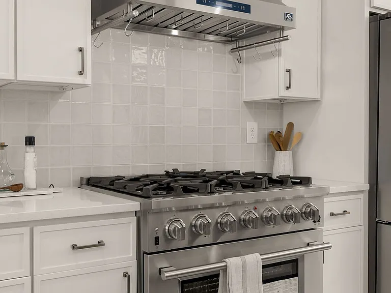 915 Cheatham Pl — Photo 7