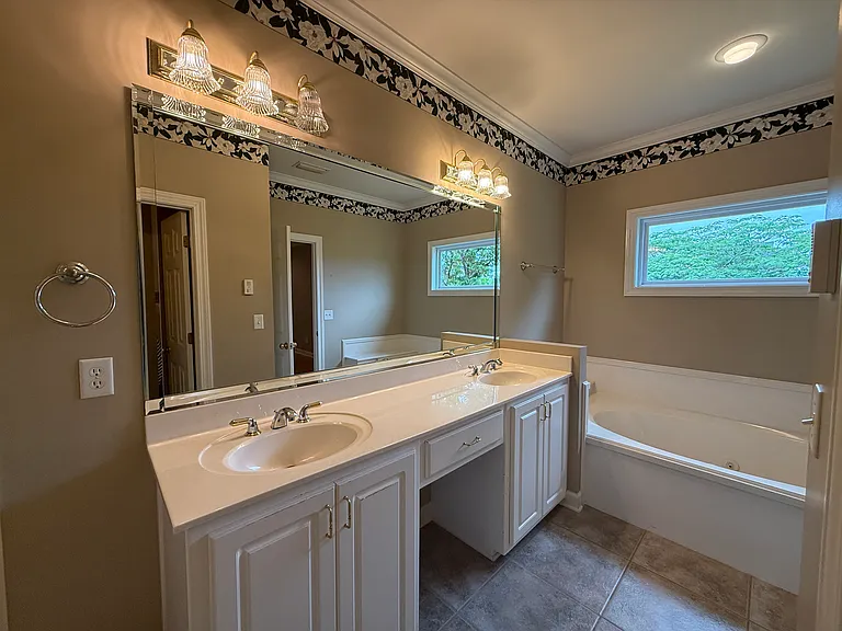 9090 Pleasant Rd — Photo 11