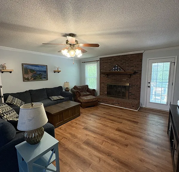 321 N Valley View Dr — Photo 4