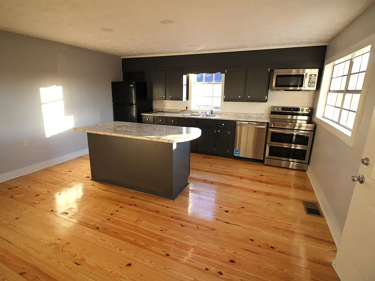 1088 S 4th St — Photo 3