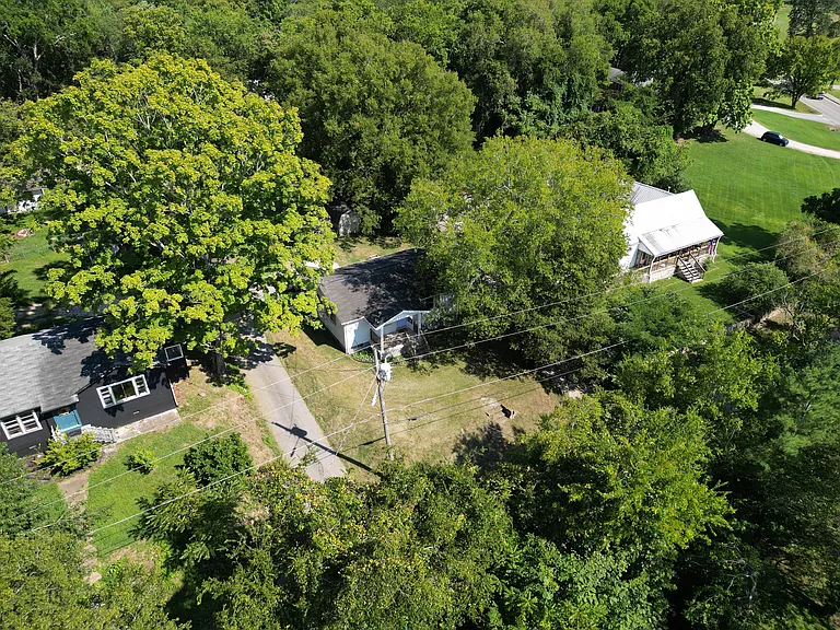 320 Oak St — Photo 31