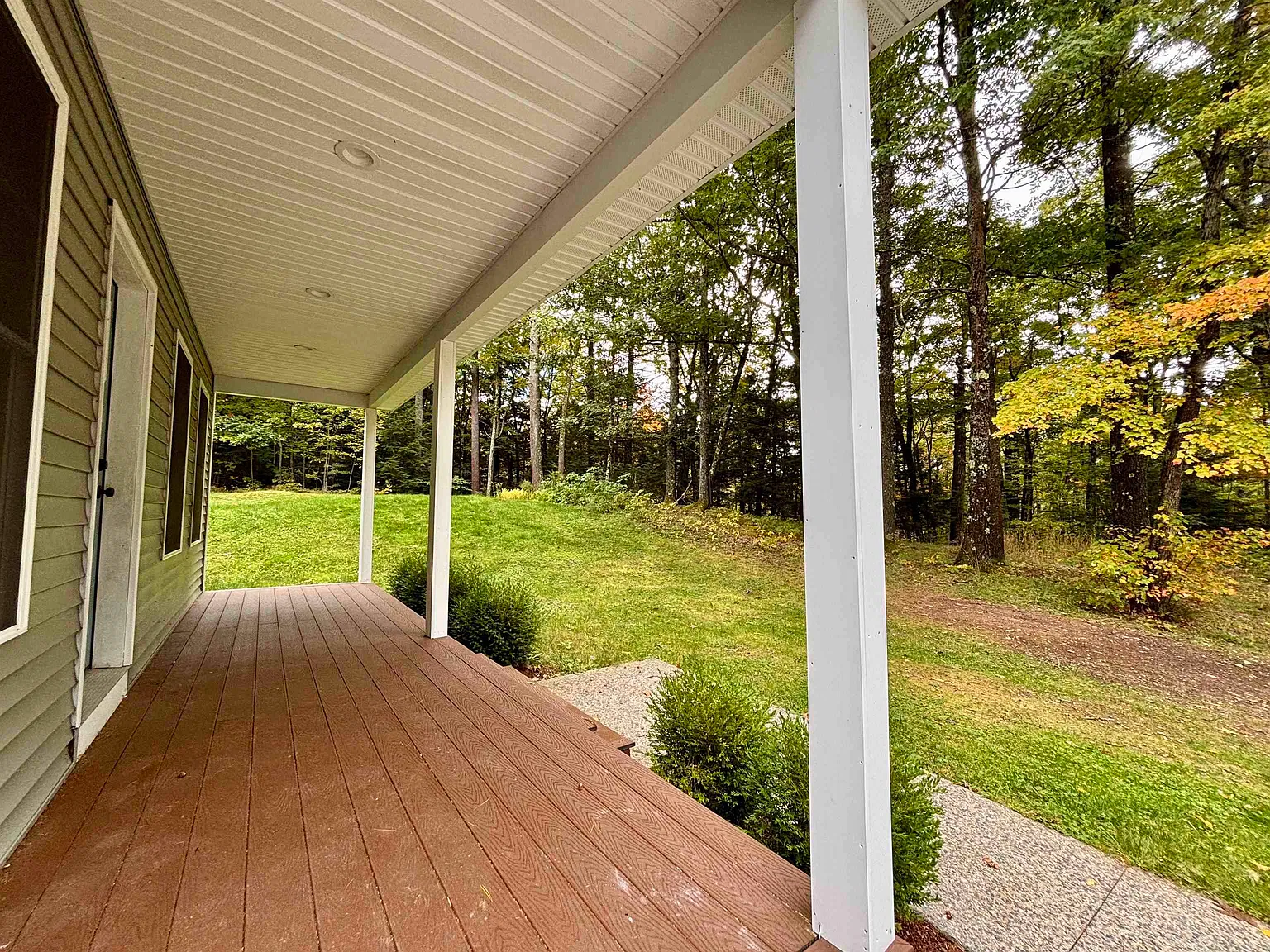 3 bed, 2.5 bath, 2092 sqft, $3,200 — Photo 2