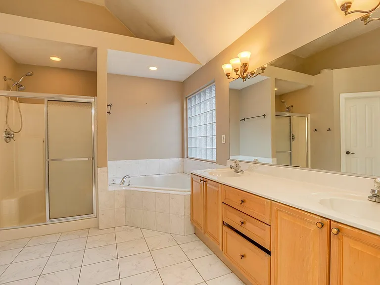 800 Sherrard Ct — Photo 25