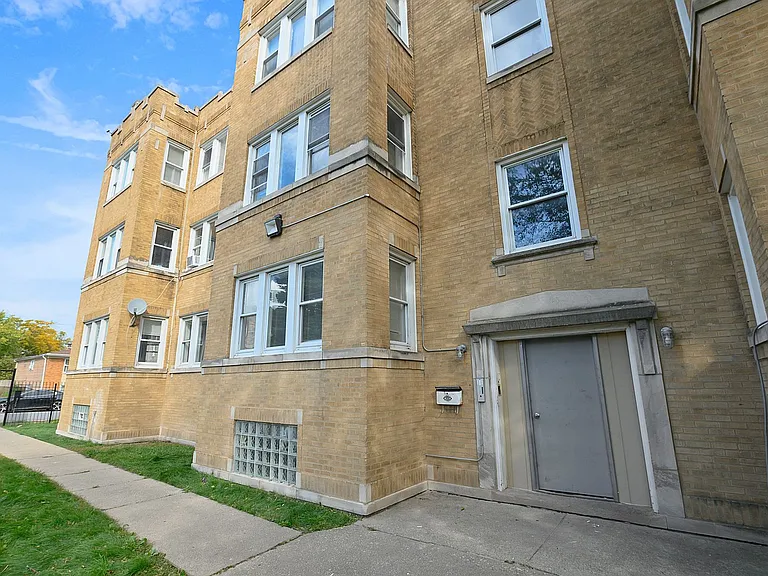 1215 E 72nd St — Photo 3