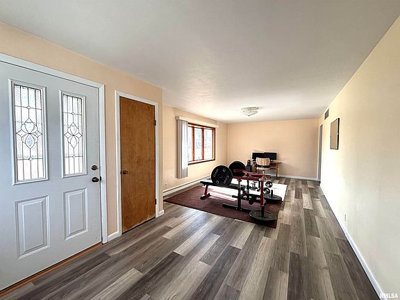 4th image of 701 W High St