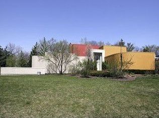 2075 Windy Hill Ln, Highland Park, IL 60035