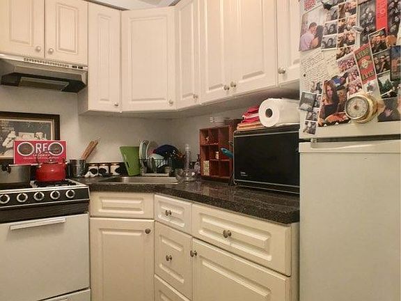 3rd image of 125 W 81st St APT 3A