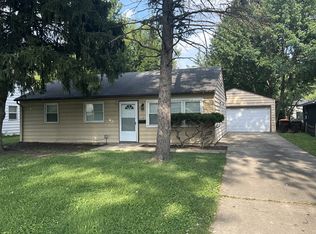 1304 Larkspur Ln, Champaign, IL 61821