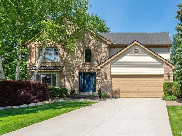 3508 Kossuth Rd, Lake Orion, MI 48360