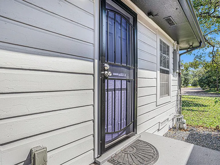 2533 Warren Ave — Photo 19