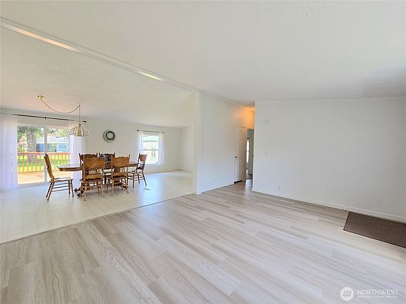 5th image of 207 Old Hill Road