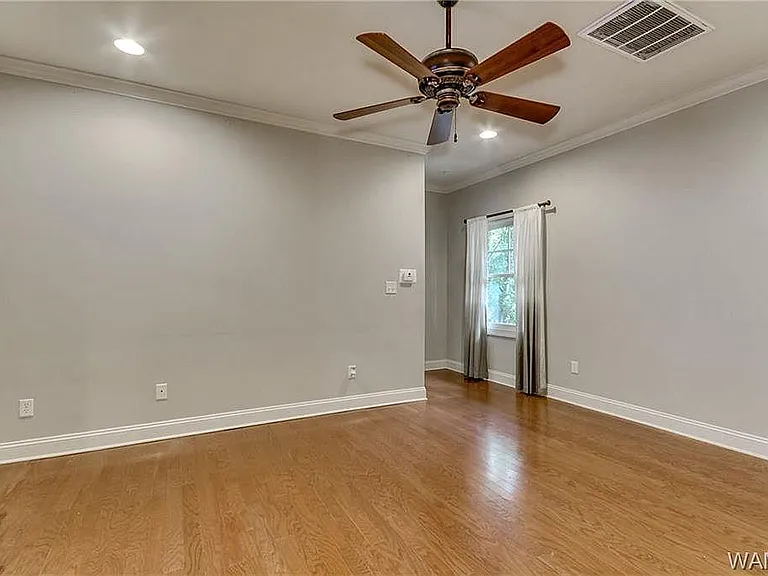 704 13th St #8 — Photo 3
