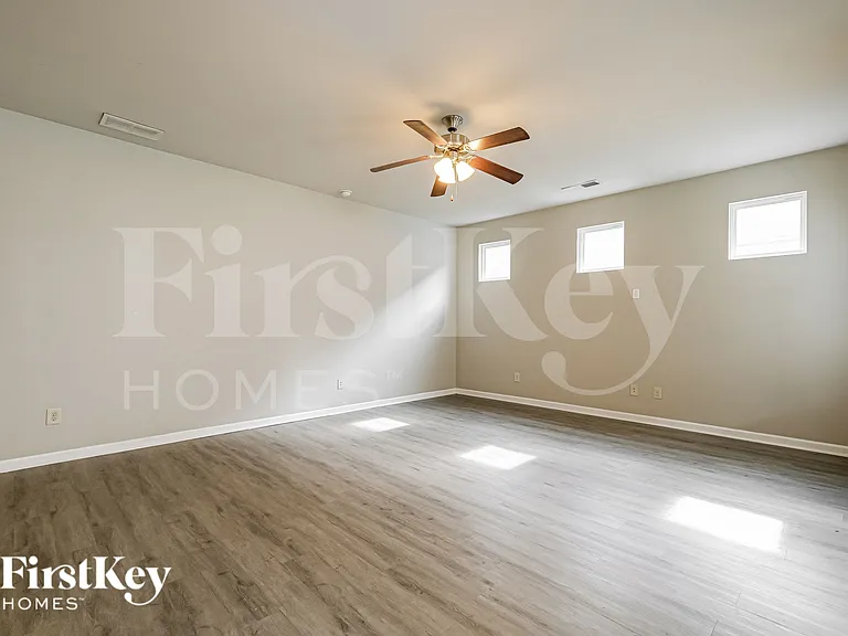 18 Samuel Way — Photo 3