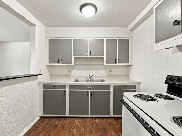 60 - ADDISON APARTMENTS