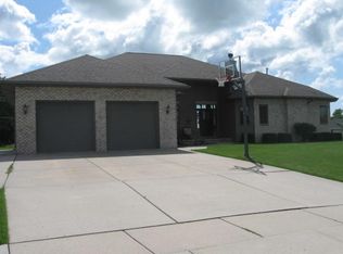 801 Sarah Miles Ct, Manitowoc, WI 54220