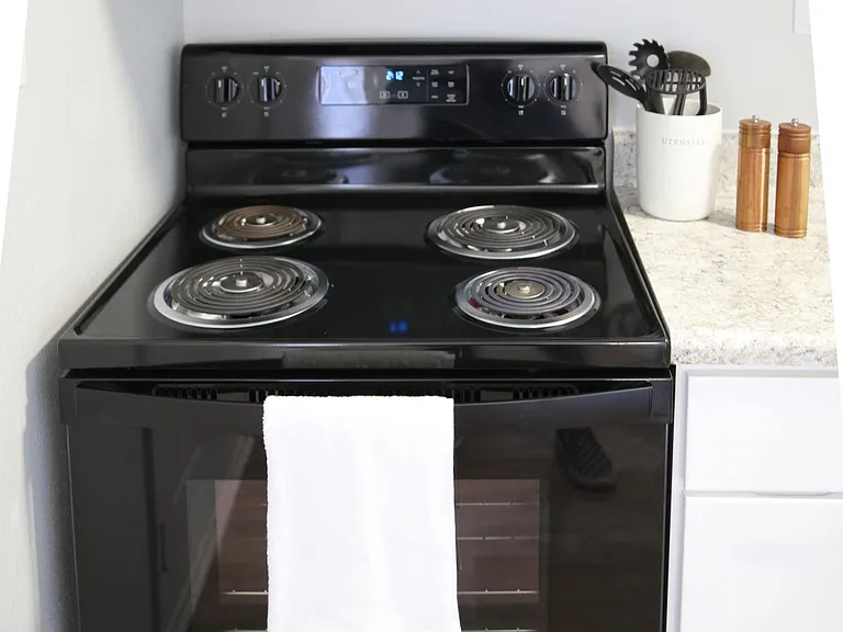 Aden Park Apartments — Photo 8