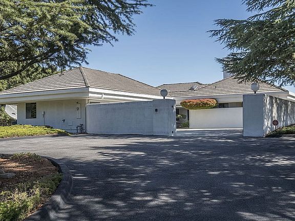 Entrance to Courtyard 
