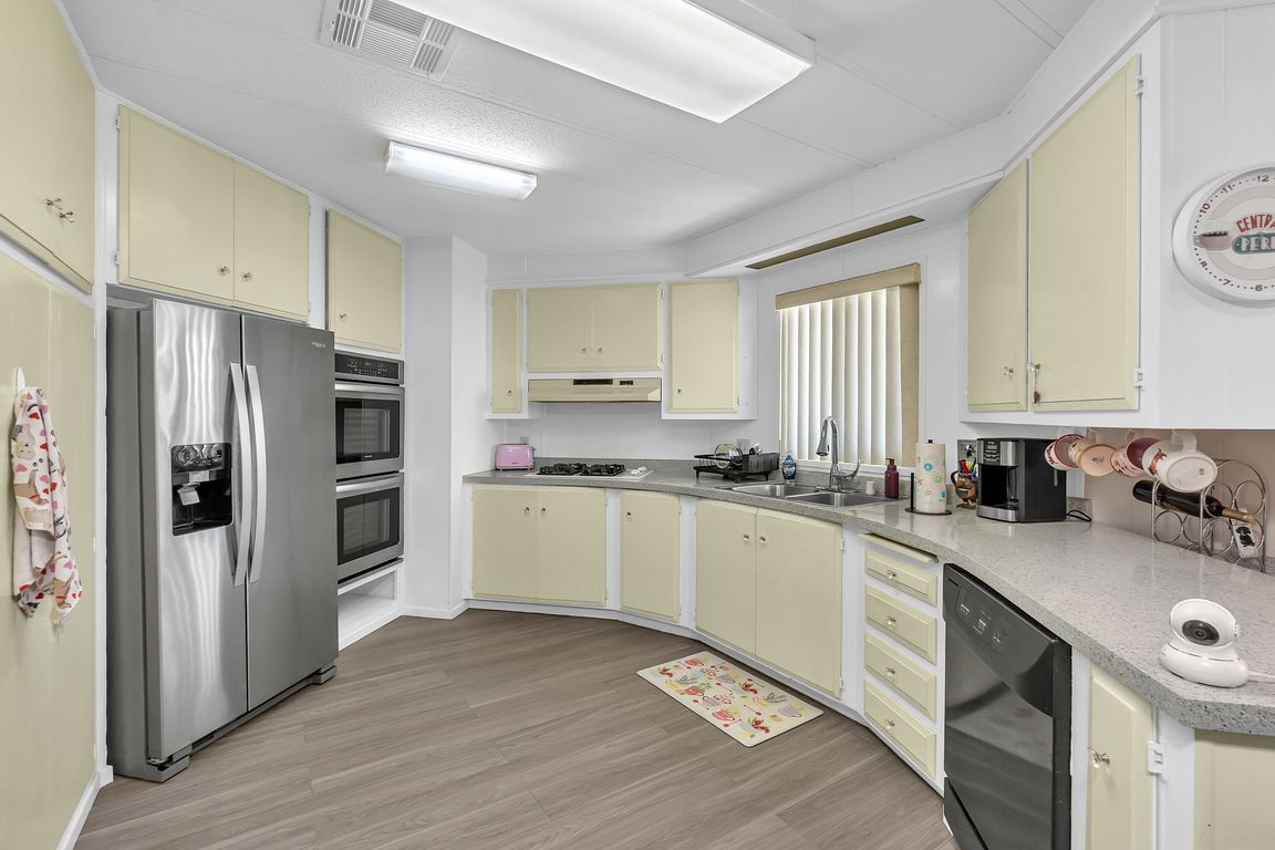 next background image