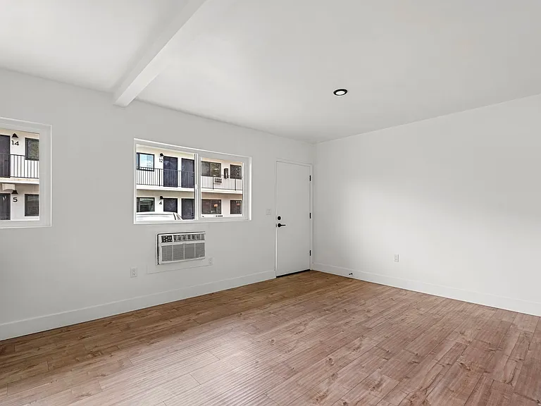 Echo Lake Apartments — Photo 22