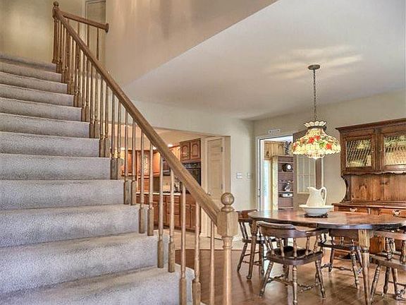 4th image of 66 Lakeview Ct