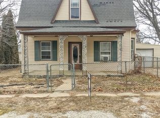 407 W Main St, Perry, IL 62362