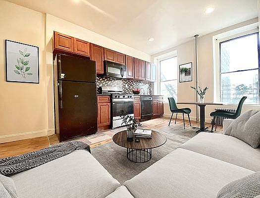 2nd image of 312 E 116th St #5D