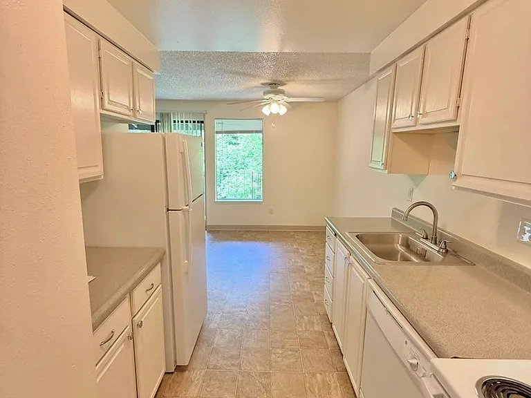 #130 HYDE PARK TERRACE — Photo 4
