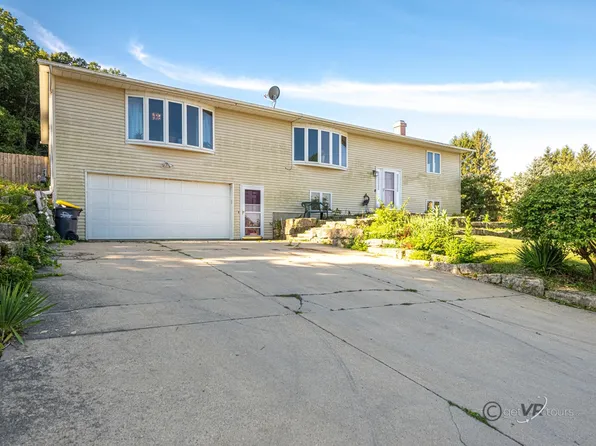 126 E Poplar Dr, Elizabeth, IL 61028