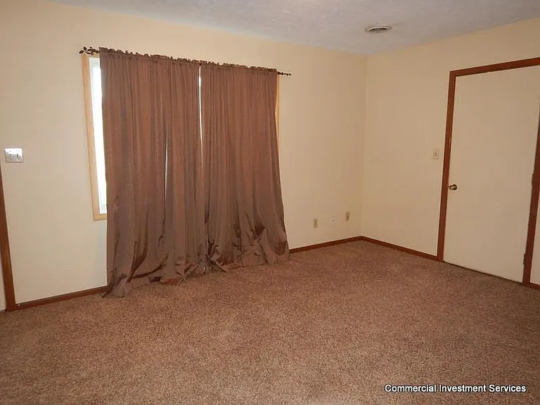 409 W 3rd St — Photo 6
