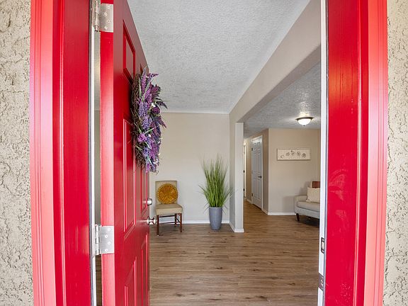 3rd image of 810 Kathryn Ave SE