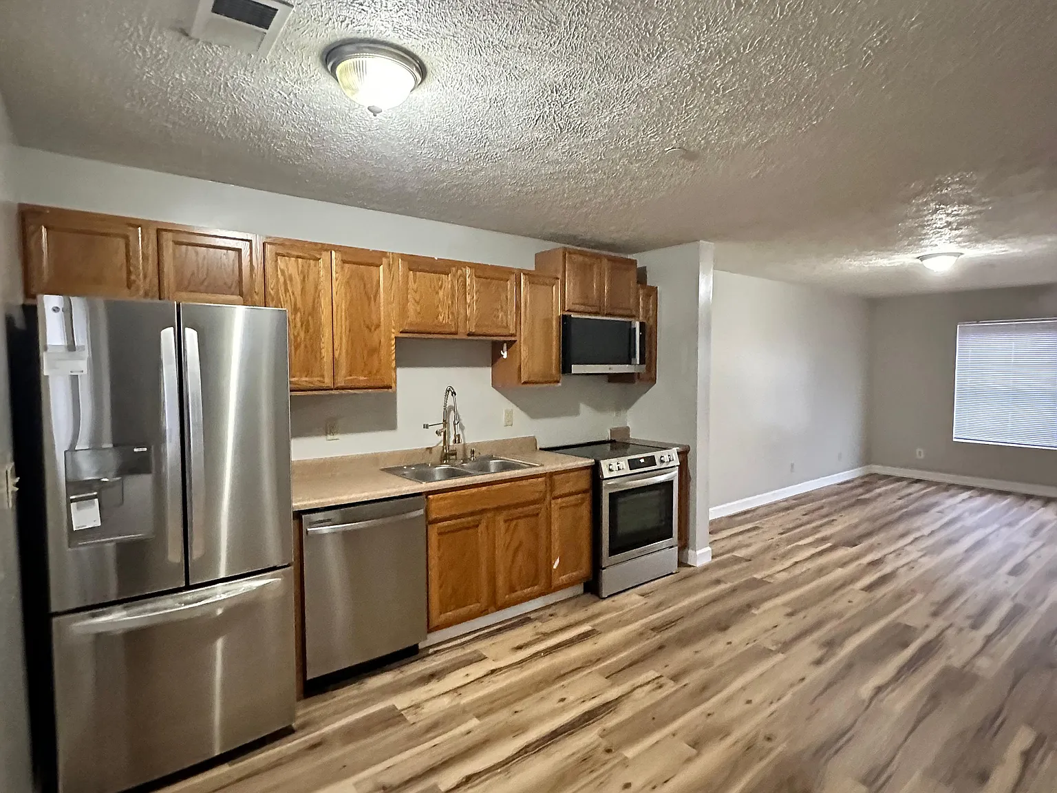 2 bed, 1050 sqft, $900 — Photo 1