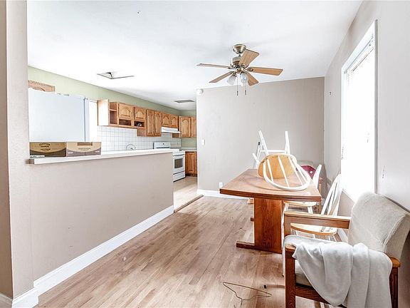 4th image of 2811 Burgess Ln