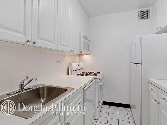 2nd image of 230 W 55th St APT 15C