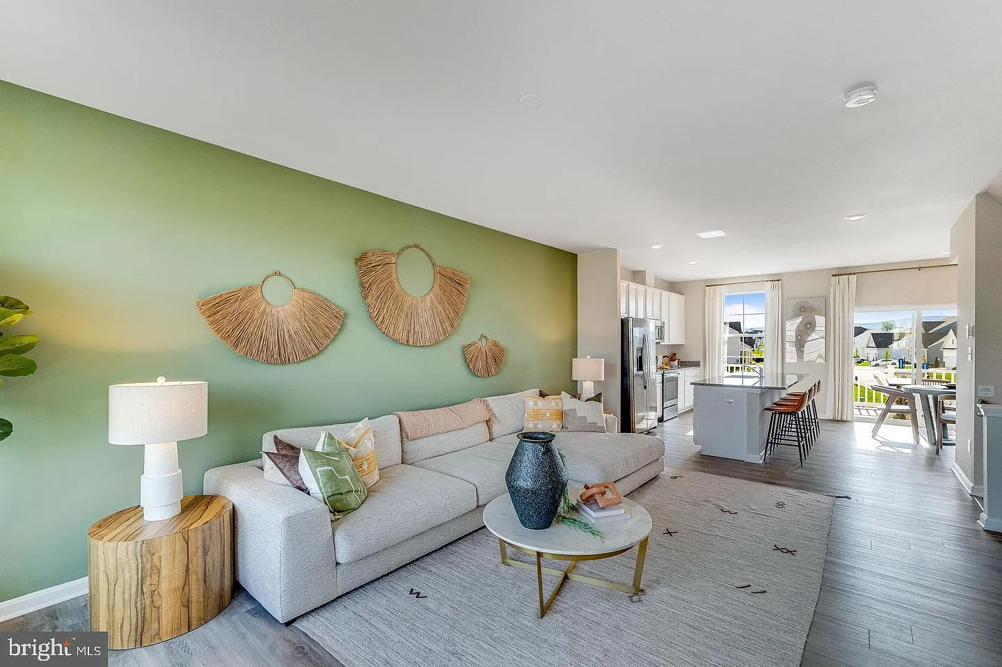 3 bed, 4.0 bath, 1726 sqft, $2,099 — Photo 2