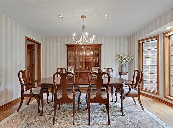 4th image of 1109 NW Hawk Creek Dr