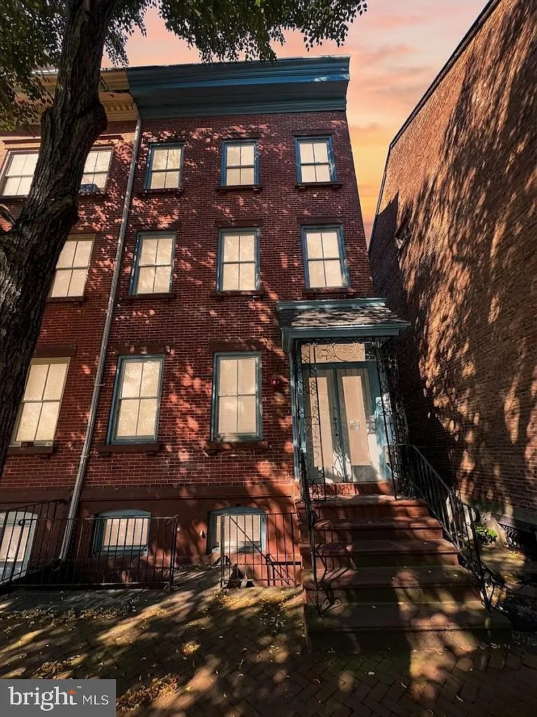 1 bed, 2242 sqft, $1,600 — Photo 1