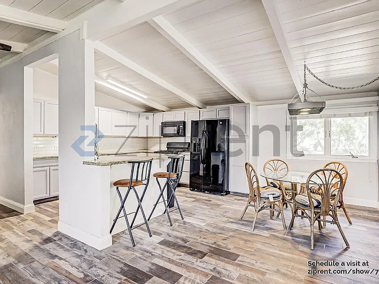 803 Virginia Dr — Photo 4