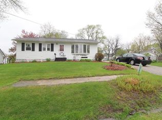 300 Trader St, Center Point, IA 52213