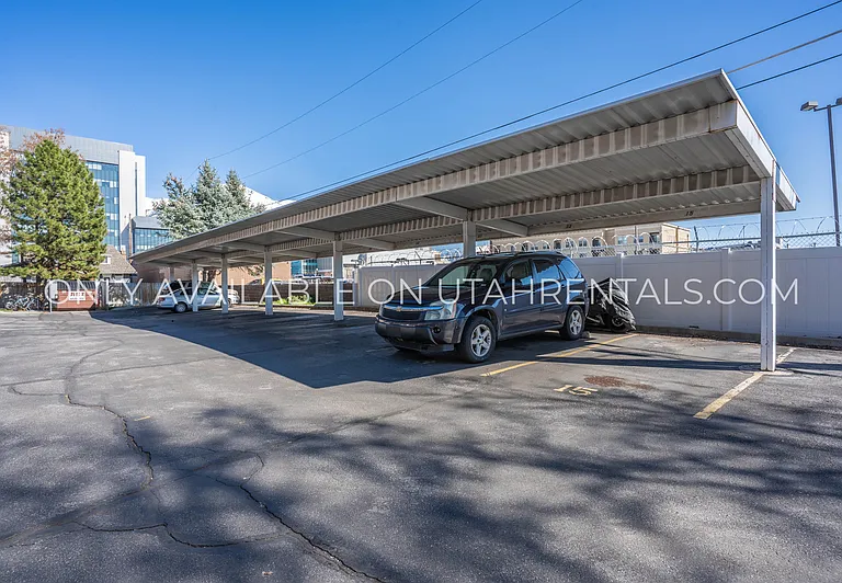 166 N 400 W #21 — Photo 17