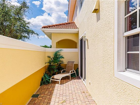 3rd image of 5932 Tarpon Gardens Cir APT 102