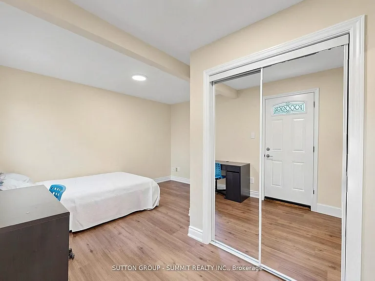 3485 Cawthra Rd — Photo 32