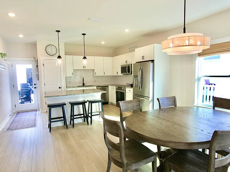 2208 Warbler St — Photo 1
