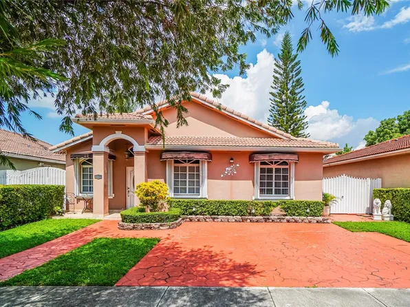 8985 NW 144th Ter, Miami Lakes, FL 33018