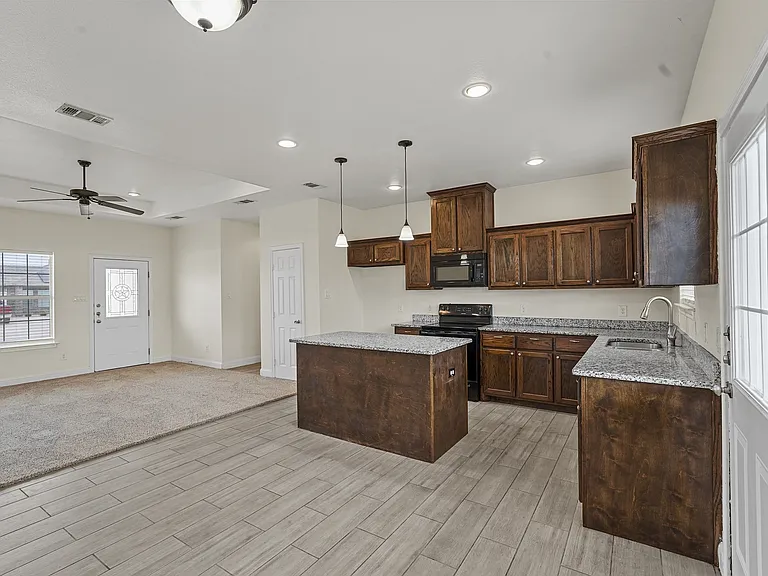 2103 Oliver St — Photo 7