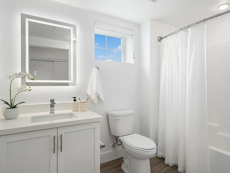 Artisan Apartments — Photo 18