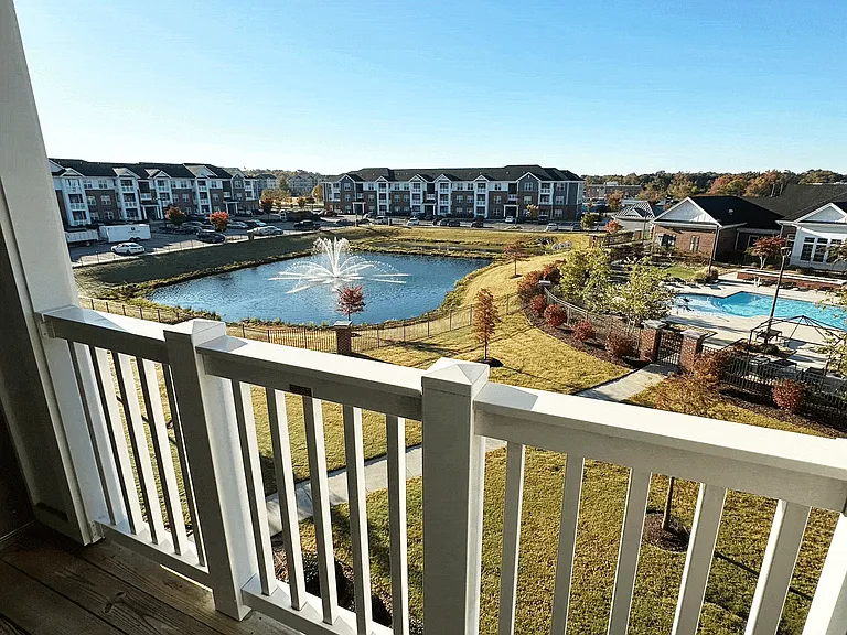 Clairmont at Harbour View Station — Photo 52