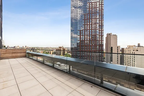 Rented by Greystar | media 23