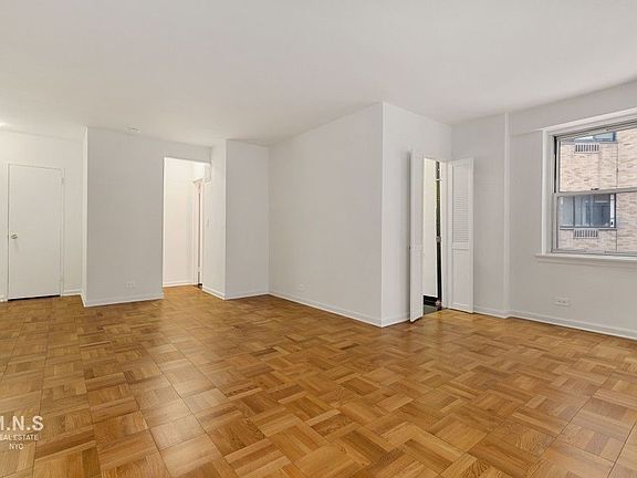 4th image of 300 E 46th St #B11k